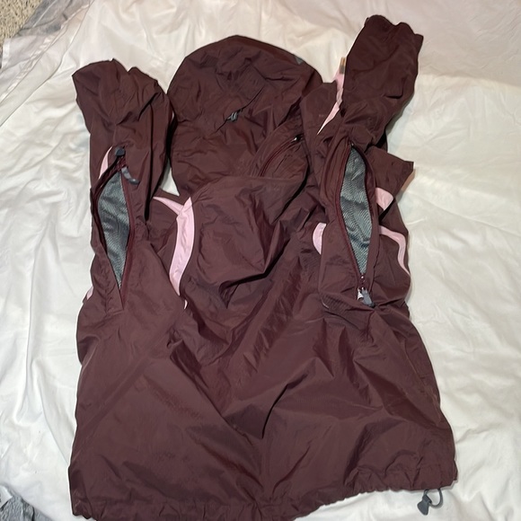 XS Helly Tech ski jacket. Burgundy and Pink. Used excellent condition. - Picture 5 of 9